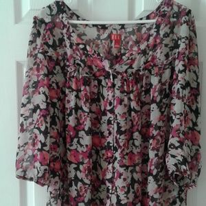 Pretty and Sheer Floral top from ELLE sz.L